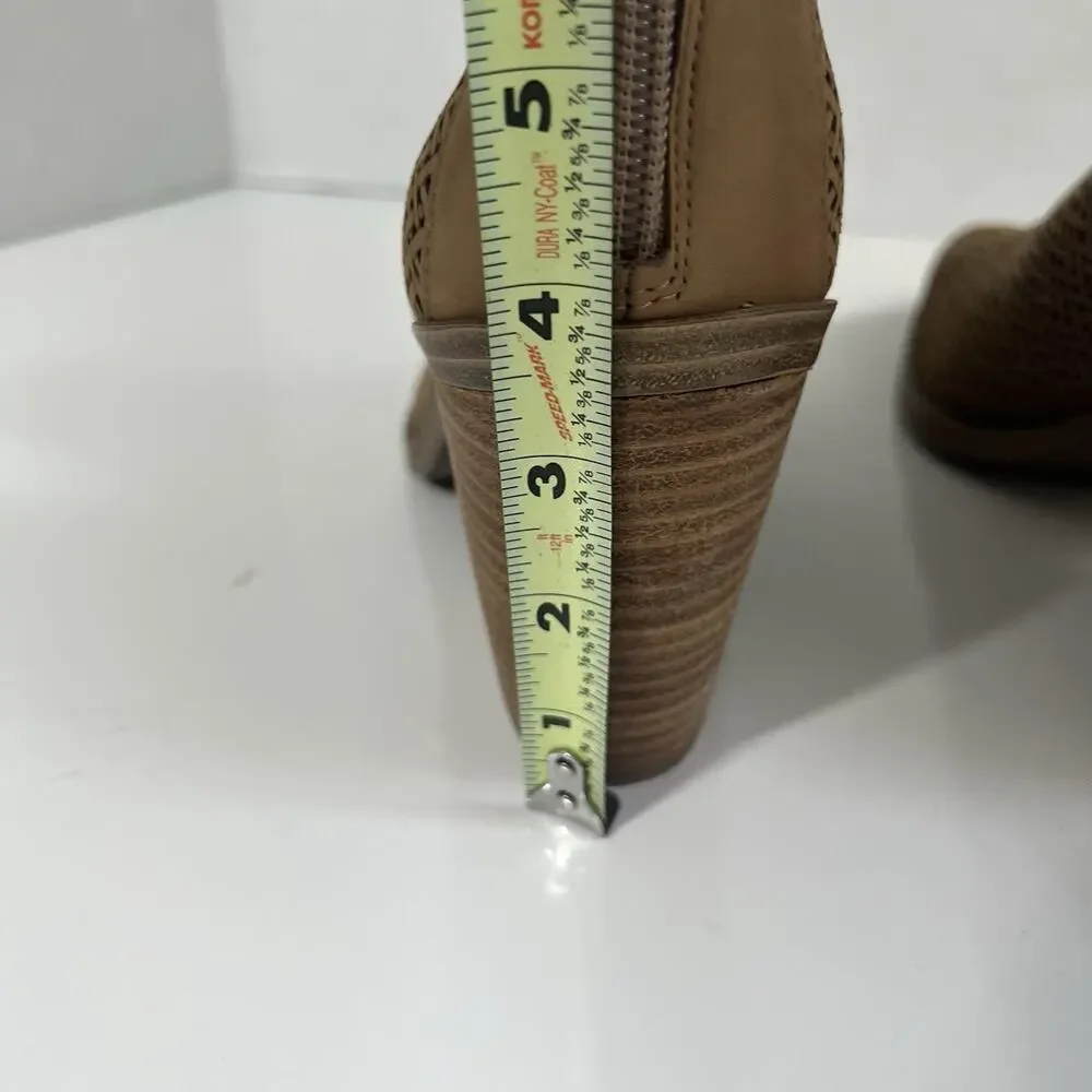 Vince Camuto Gibbela Perforated Woven Booties Tan Size 11 Zip Back Pointy Wester
